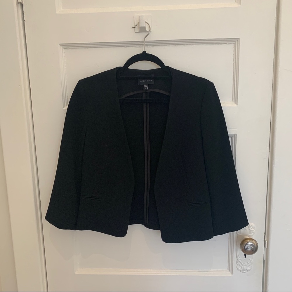 Judith & Charles sleek cropped black blazer, size 6